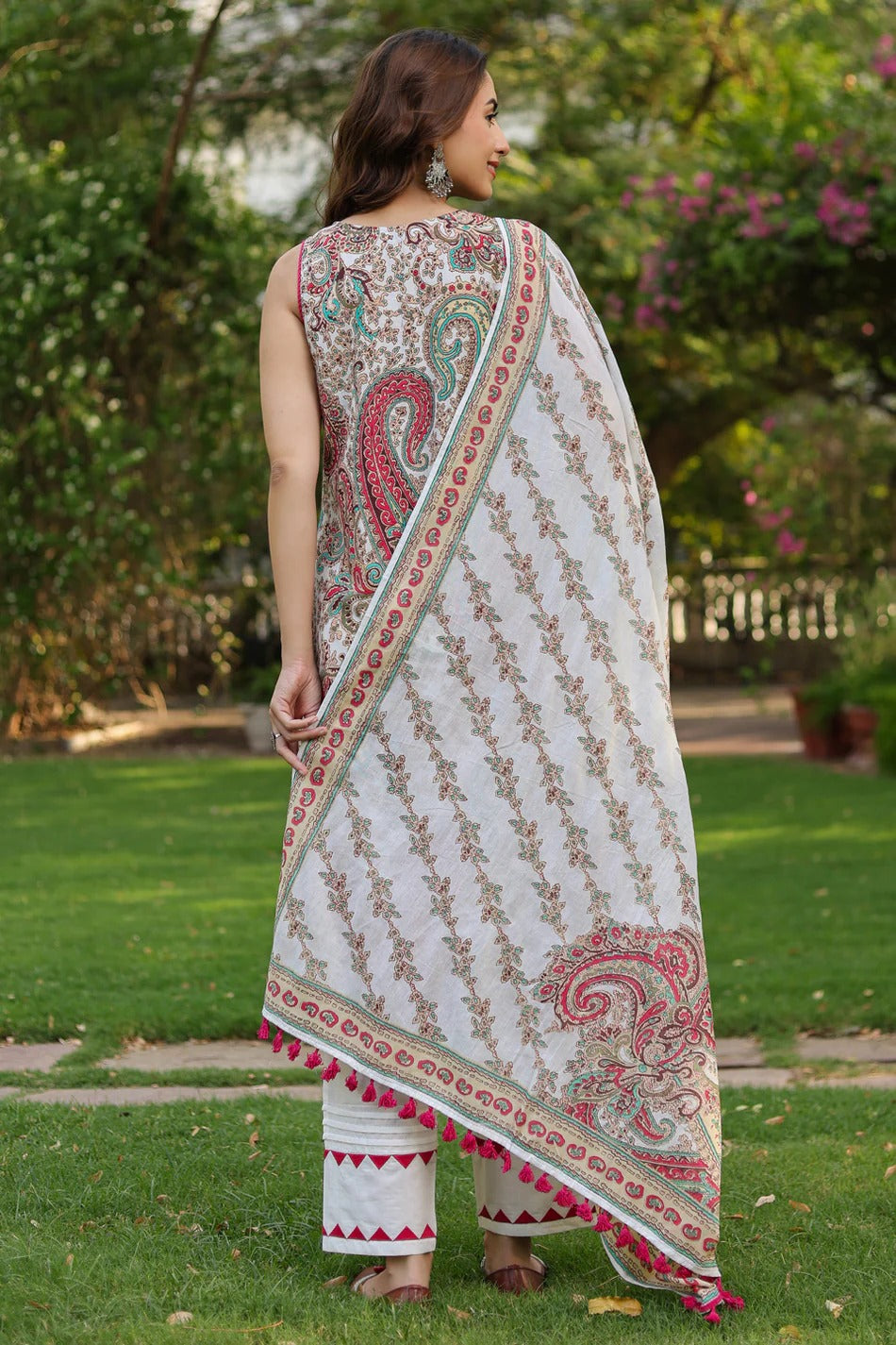 Ivory Paisley Printed Kurta Set with Dupatta – Elegant Ethnic Wear for Women